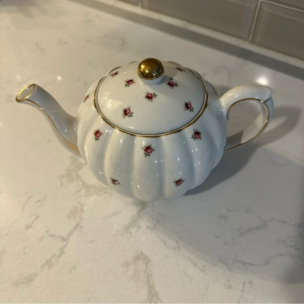 Vtg. Gibson, England, China teapot🫖 , Cream  w/Small Roses‎ & Gold Accents